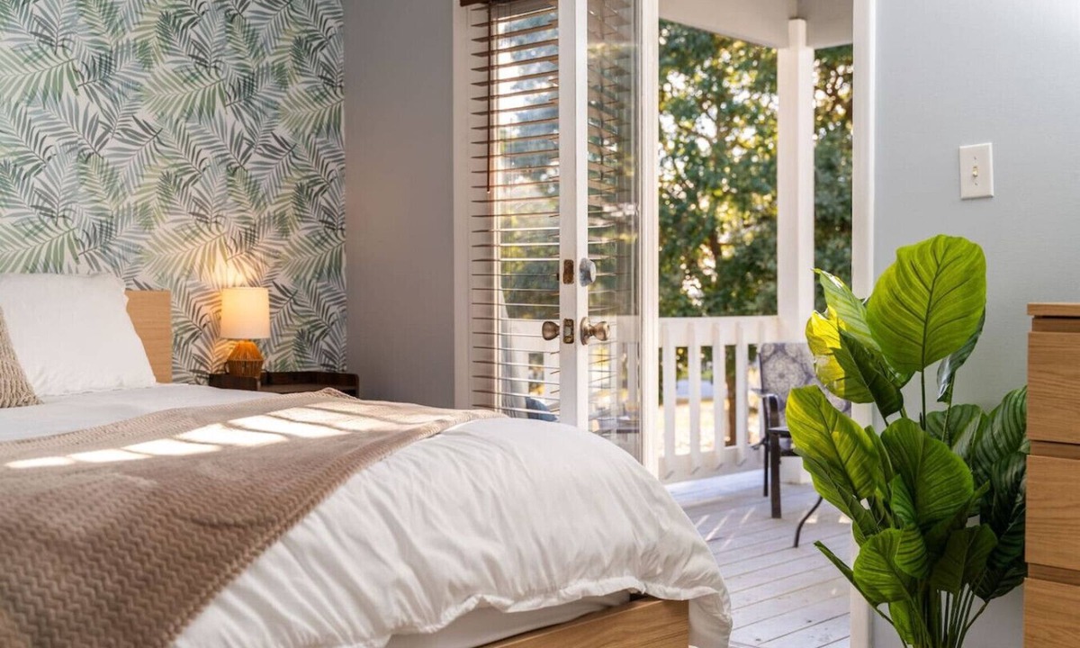 The Point House | Point Oasis|Golf Cart·The Point Beach·Sleeps 7·EI