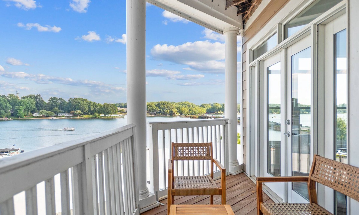 Mount Mourne Condo | Point of View by SoCharm | Luxury Lakefront Condo