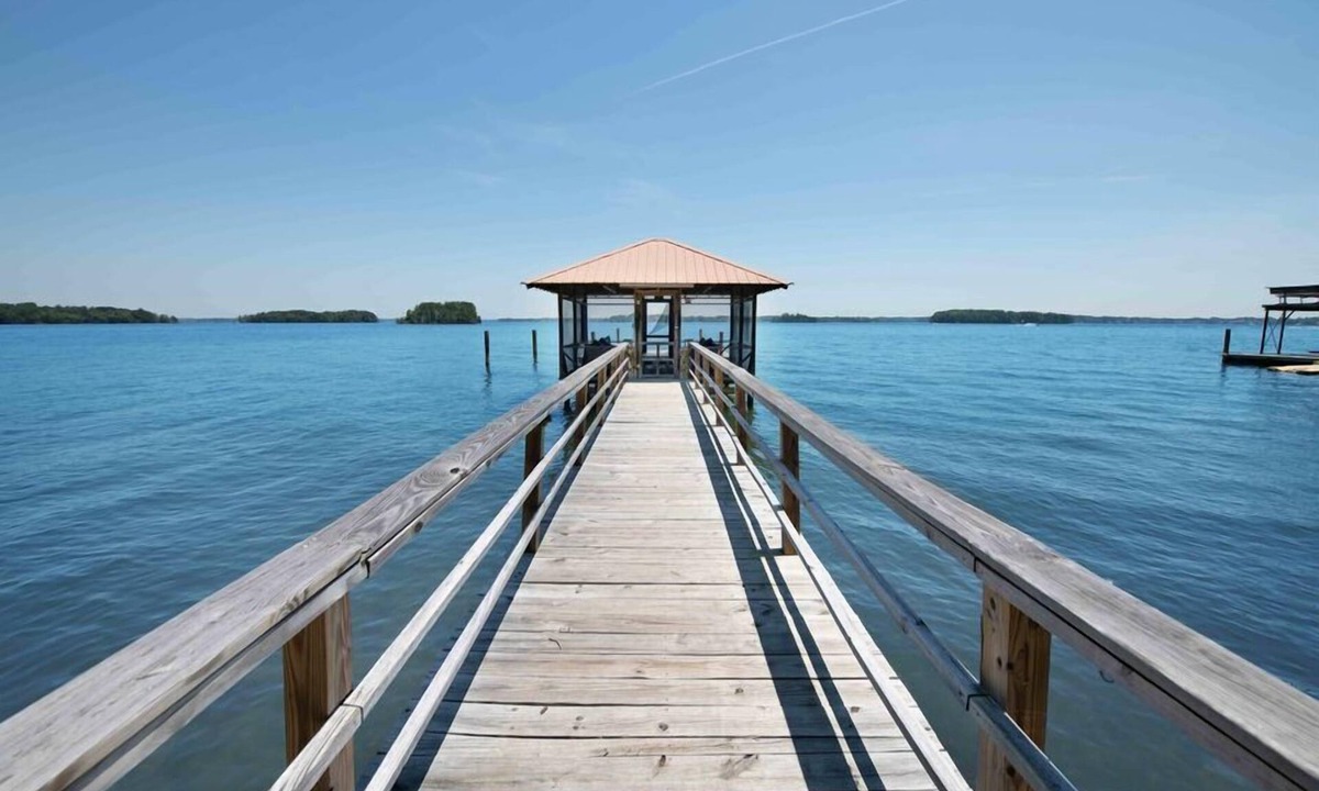 Mayhew House | Points End near Trump Golf Course - Optional Boat Rental