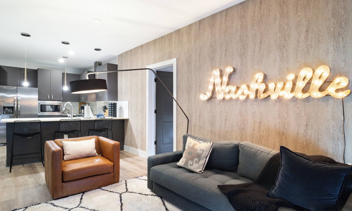 West End House | Pool + Gym + Rooftop Access | Walk to Centennial Park | Astra