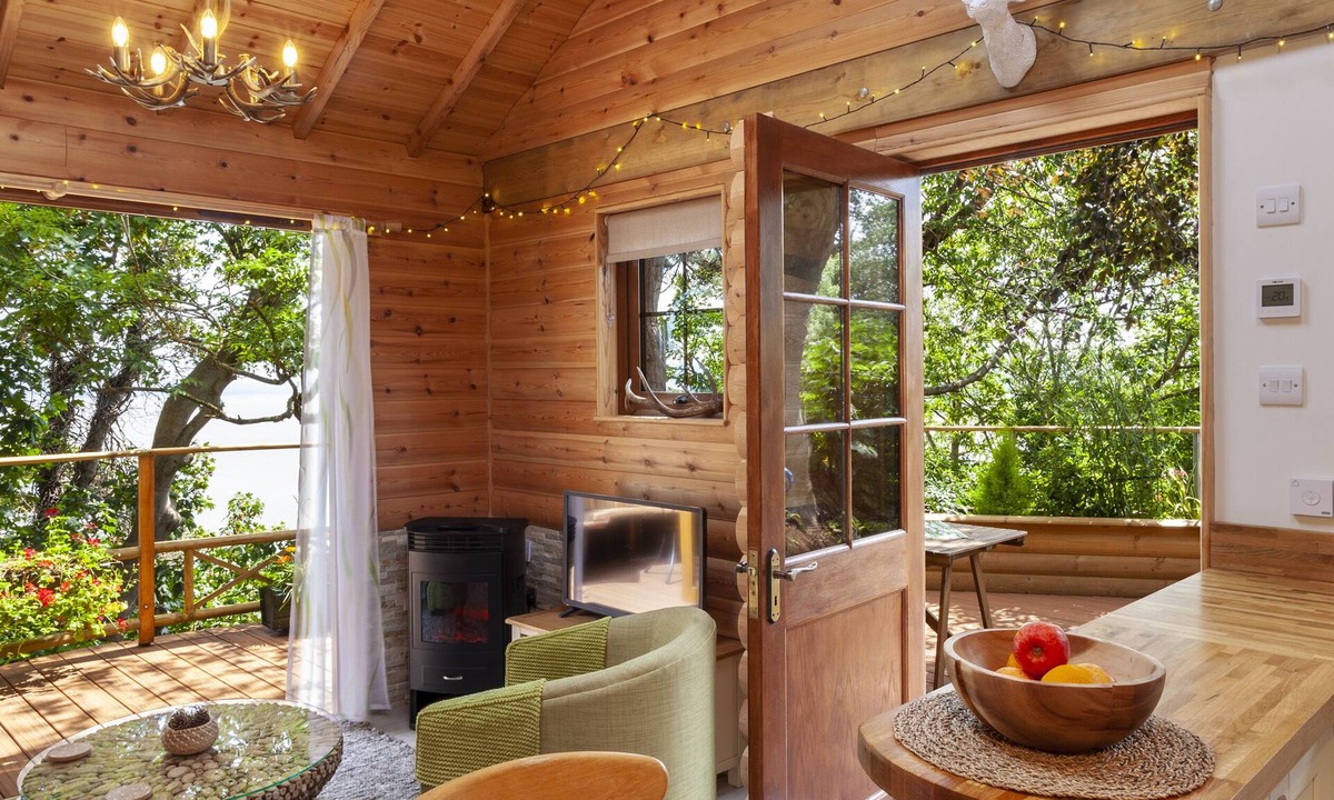 Minehead Cabin | Porthole Log Cabin