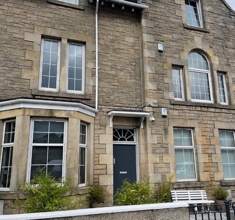 Uphall Apartment | Premier Apartment C