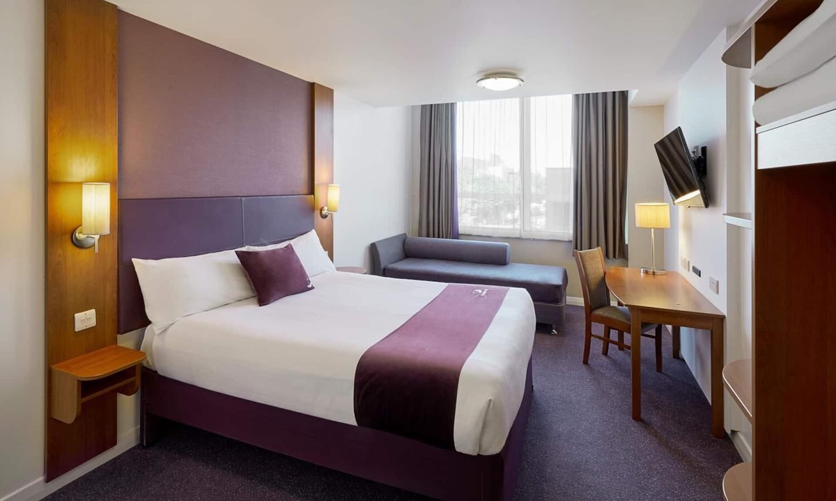 Cannock Hotel | Premier Inn Cannock - Orbital