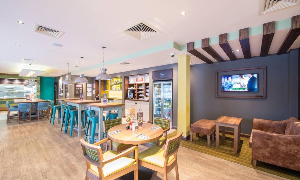 Hitchin Hotel | Premier Inn Hitchin Town Centre