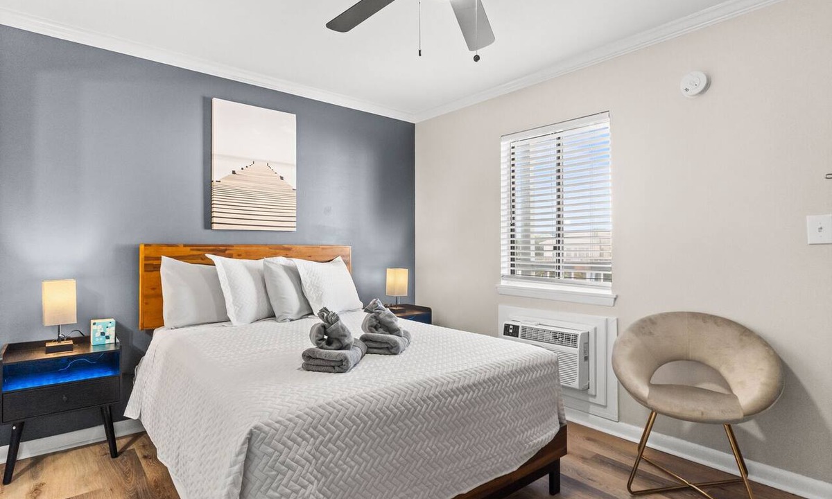 Carolina Beach Hotel | Premium Queen Room Hotel- 2 Pools, Near Beach/Boardwalk, Pets not Allowed