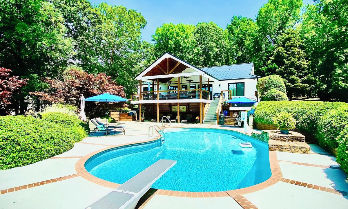 Littleton House | Pretty Creek - Your Lake Gaston Vacation Retreat! Pool and Lake Front!