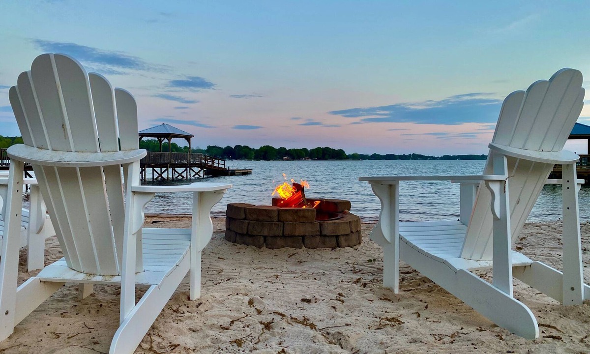 Mayhew House | Private Beach on LKN w/Wide water views! Hot tub!