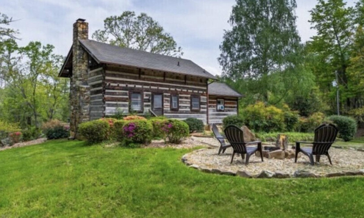 Pisgah Forest Cabin | Private & Convenient! 250 acre homestead, horses, ponds, private hiking, creeks