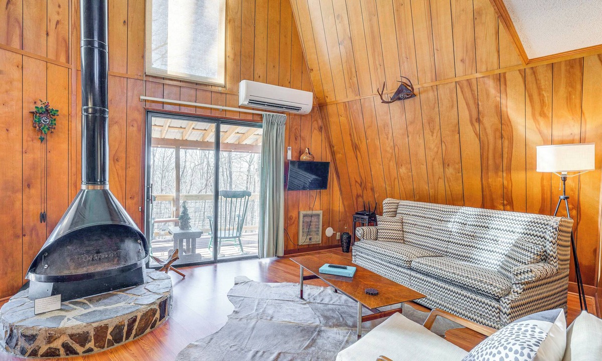 Murphy Cabin | Private Deck & Fire Pit: Secluded Cabin in Murphy