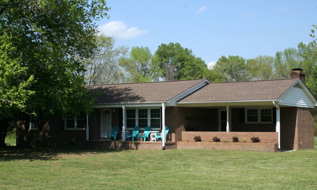 Pittsboro House | Private Friendly Country Home 2 miles from Shakori Hills