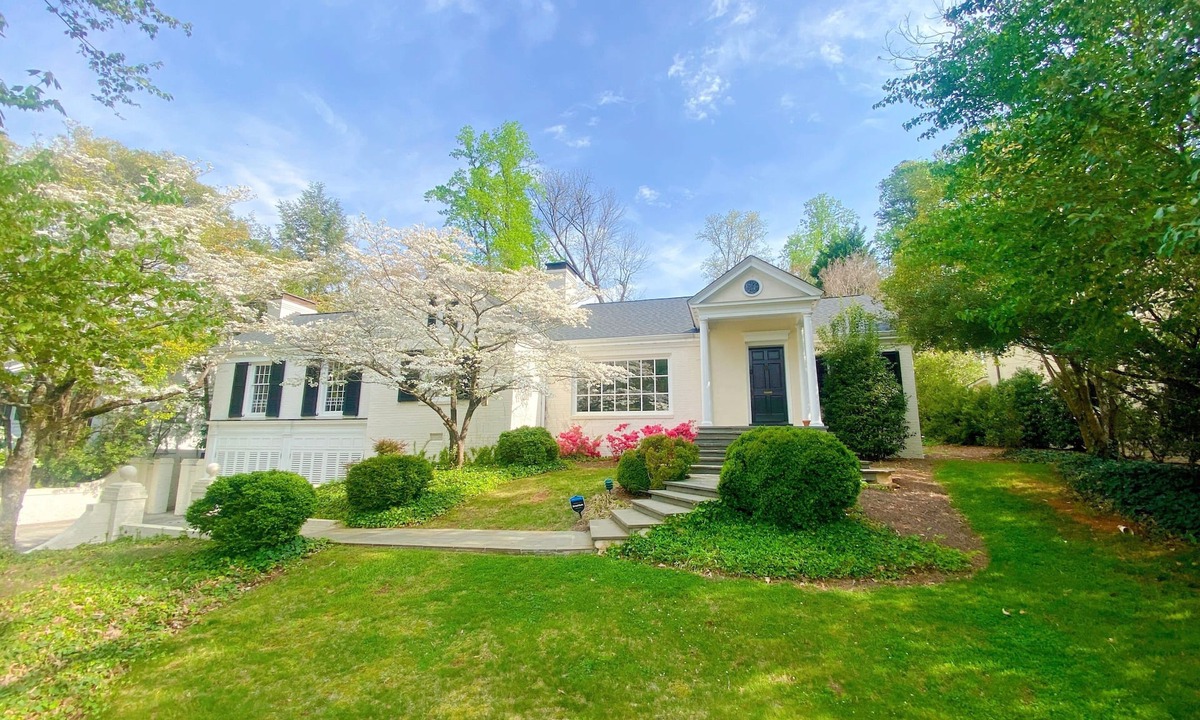 Old Irving Park House | Private Home for Rent in Irving Park - Golf Course Views