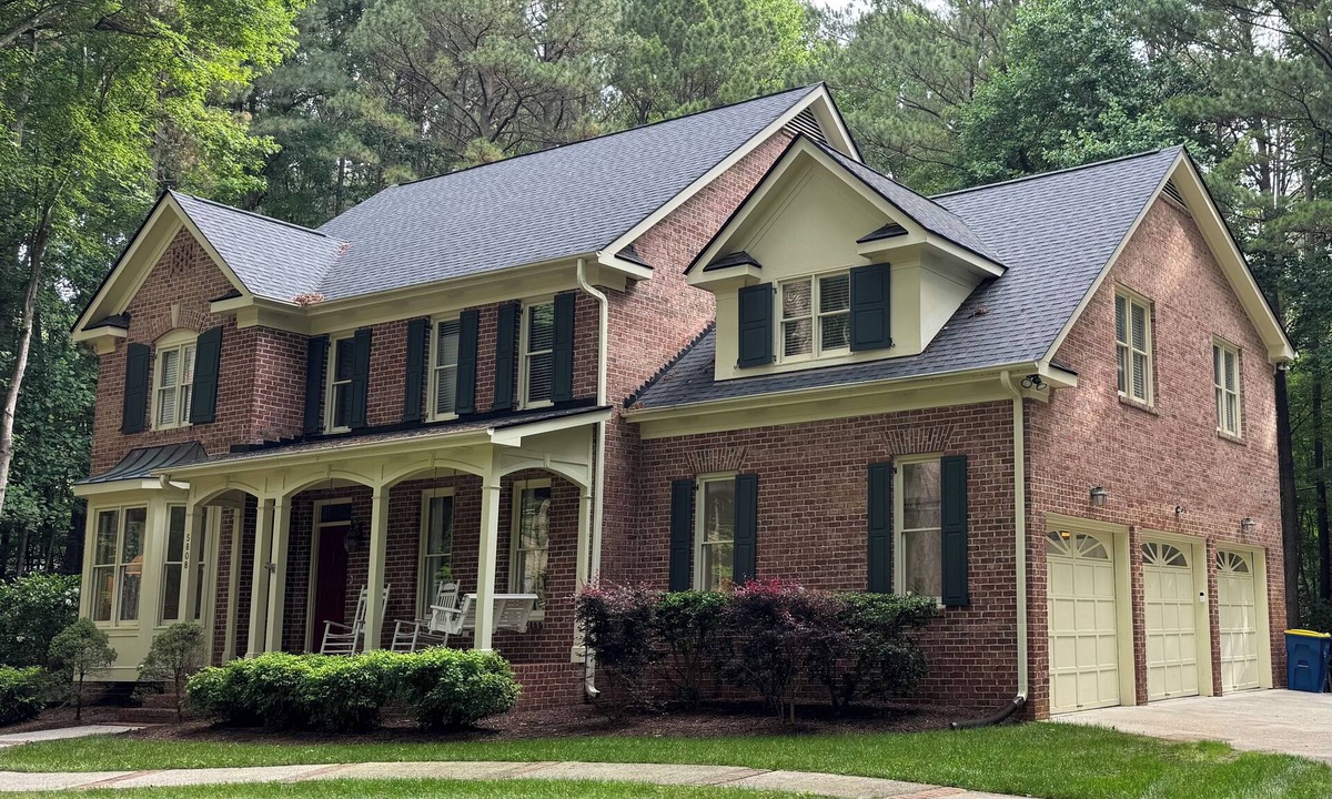 Raleigh House | Private Home Office, Ultafast WiFi, Designer Furnishings & Luxury Bedding