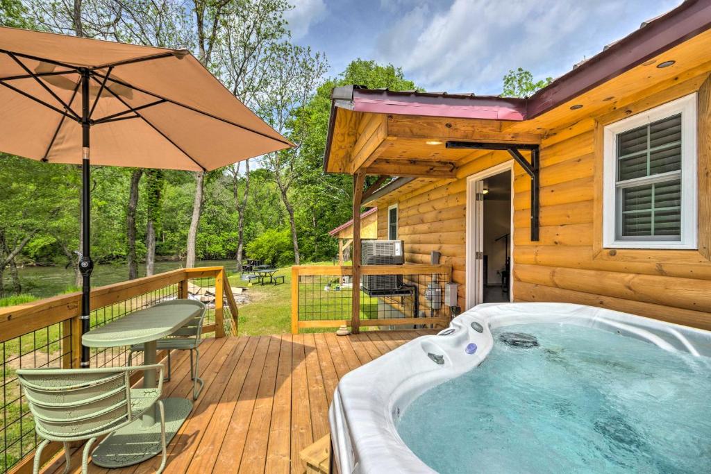 Cherokee House | Private Hot Tub Tuckasegee River Couples Escape