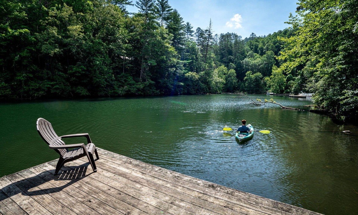 Robbinsville Cabin | Private Lakefront Log Cabin
