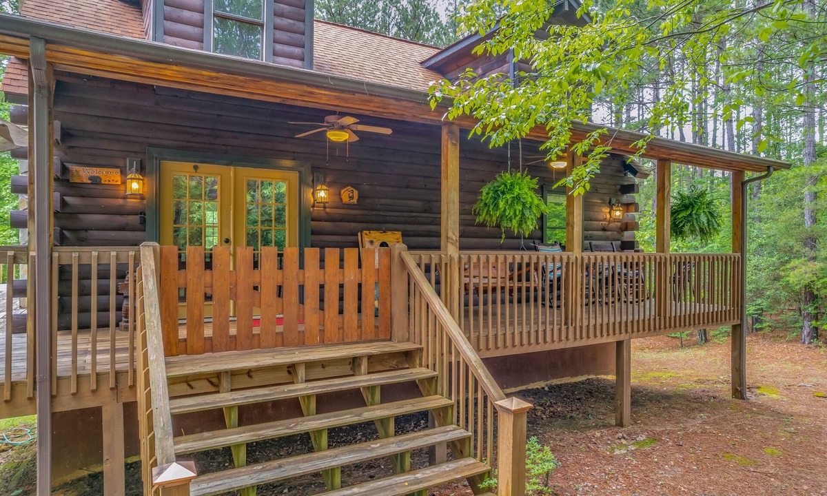 Lake Lure Cabin | Private LogHome/LakeLure/HOTTUB Game room access to open beach/lakes/hiking/pet
