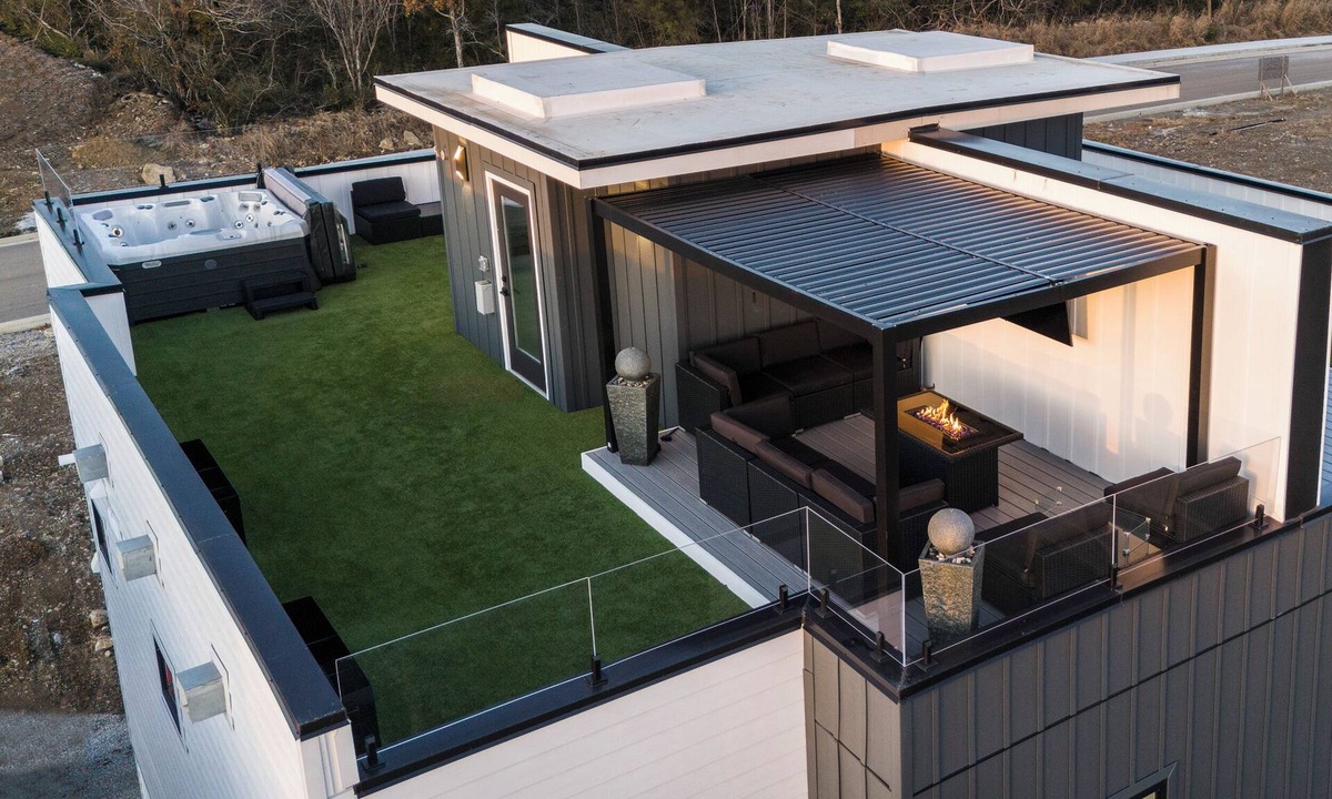 Haynes Area House | Private Luxury Home w Rooftop Hot Tub & Cabana at The New Cumberland Resort