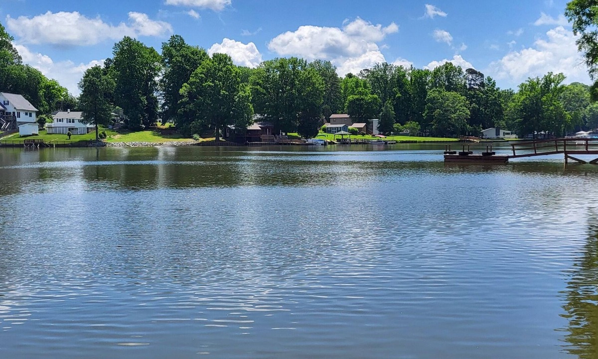 Southmont House | Private pier, dock, fire pit and access to boat access on High Rock lake