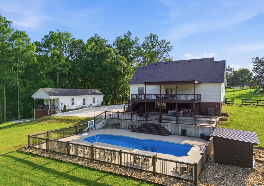Joelton House | Private Pool Estate Sleeps 20 with Guest House