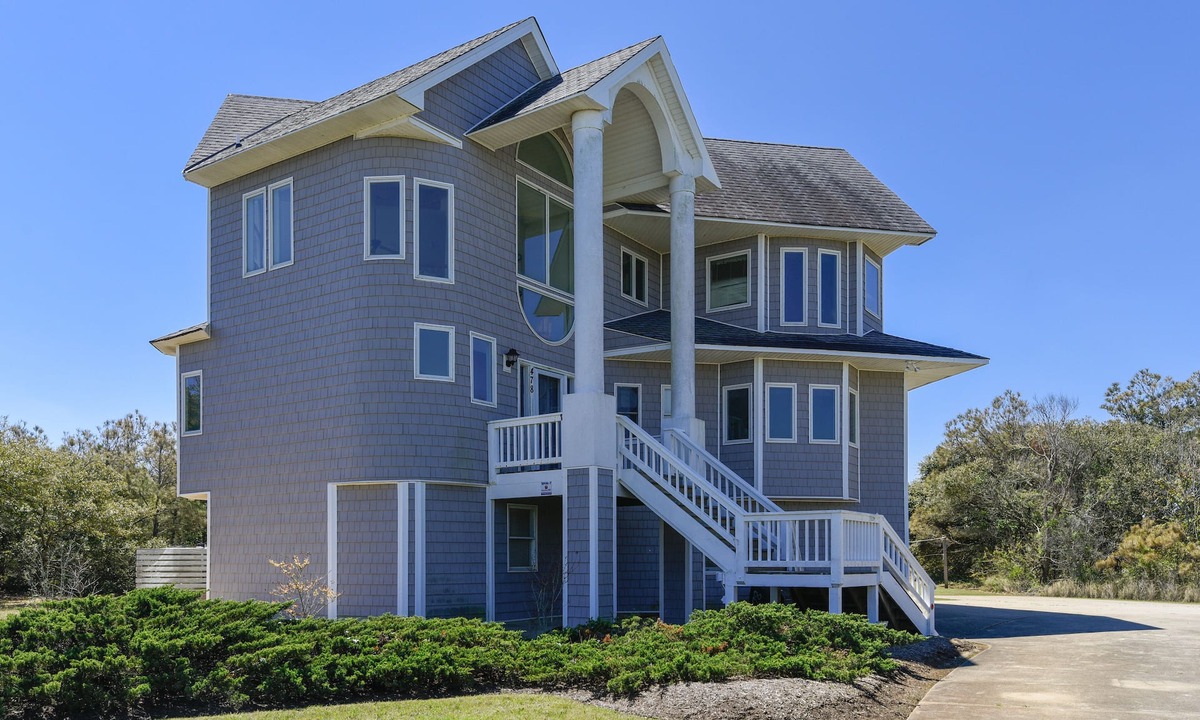 Spindrift House | Private pool open and can be heated through Thanksgiving! Pet Friendly!