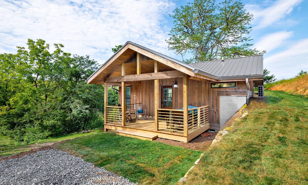 Weaverville Cottage | Private Quiet Mountain Modern Cabin! 25 mins from Downtown Asheville