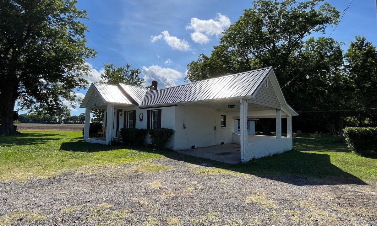 Fairfield House | Quaint 3BR Newly Renovated Pet-Friendly Private Home on 3 Acres 1hr to OBX