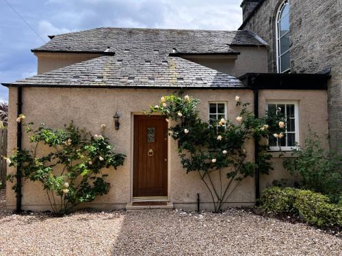 Loanhead House | Quaint self contained cottage near Edinburgh.