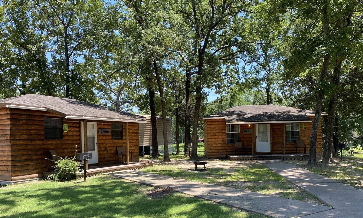 Yantis Cabin | Quaint Waterfront Log Cabin #2