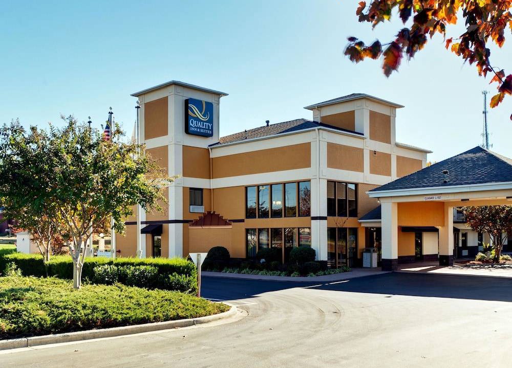 Stallings Hotel | Quality Inn & Suites Matthews