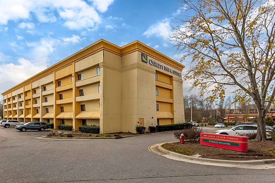 Morrisville Hotel | Quality Inn & Suites Raleigh Durham Airport