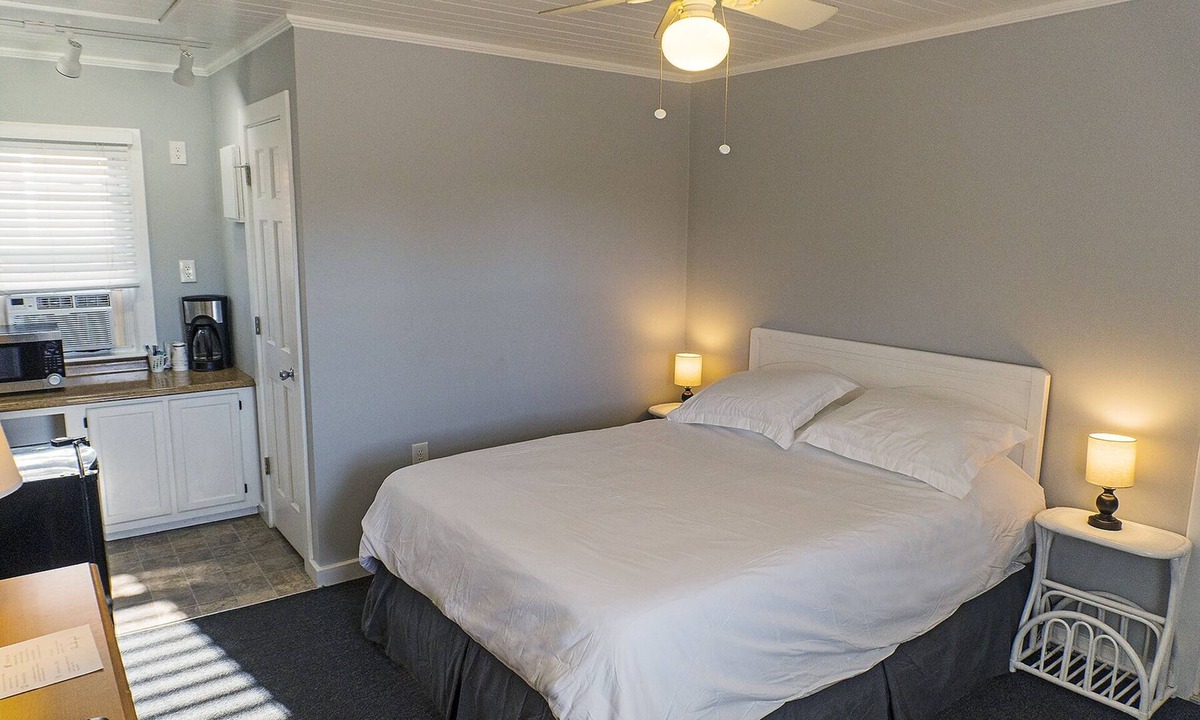 Buxton Hotel | Queen Room | 10 | Pet Friendly