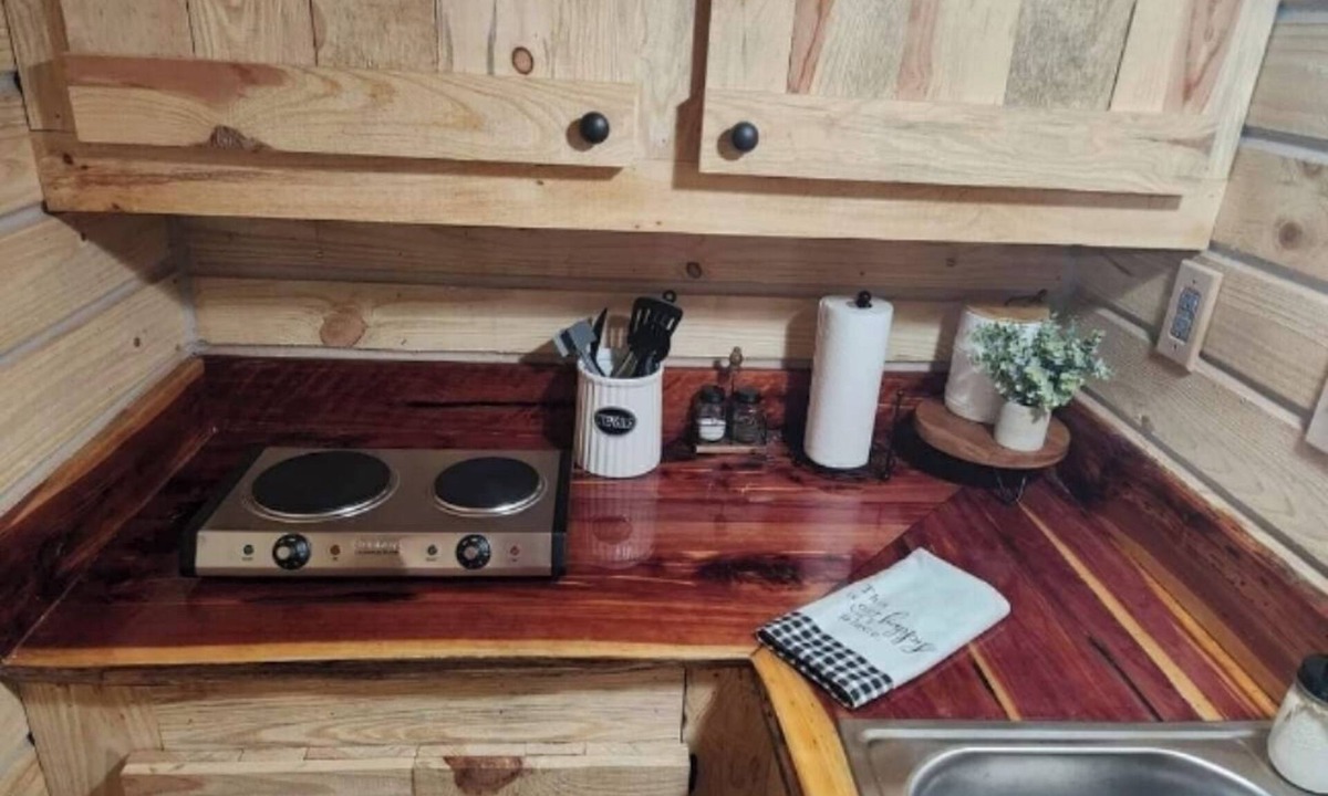 Boger City Cabin | Quiet and relaxing cabin by the creek! Pet-Friendly!