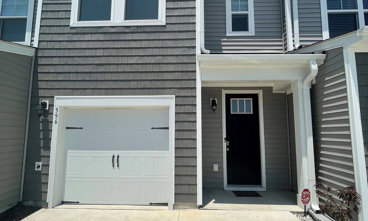 Murraysville House | Quiet neighborhood, close to beaches, downtown, and all Wilmington has to offer!