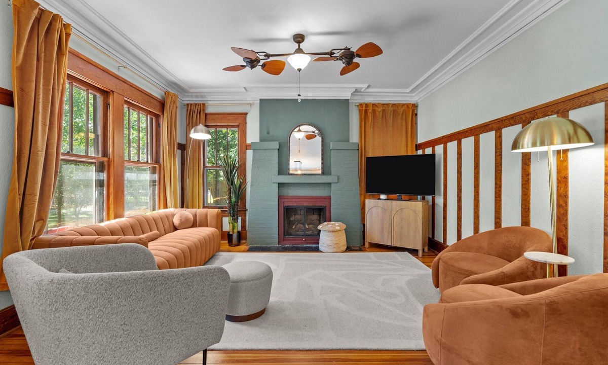 Southern Pines House | Quirky Cottage - Downtown Southern Pines
