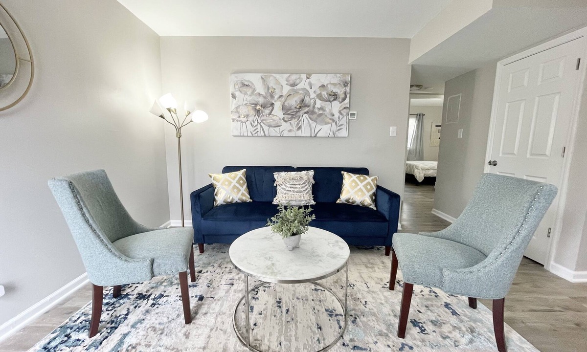Durham Apartment | ★Rad Retreat ★ King Bed ★ Duke ★ Long Term Stays★