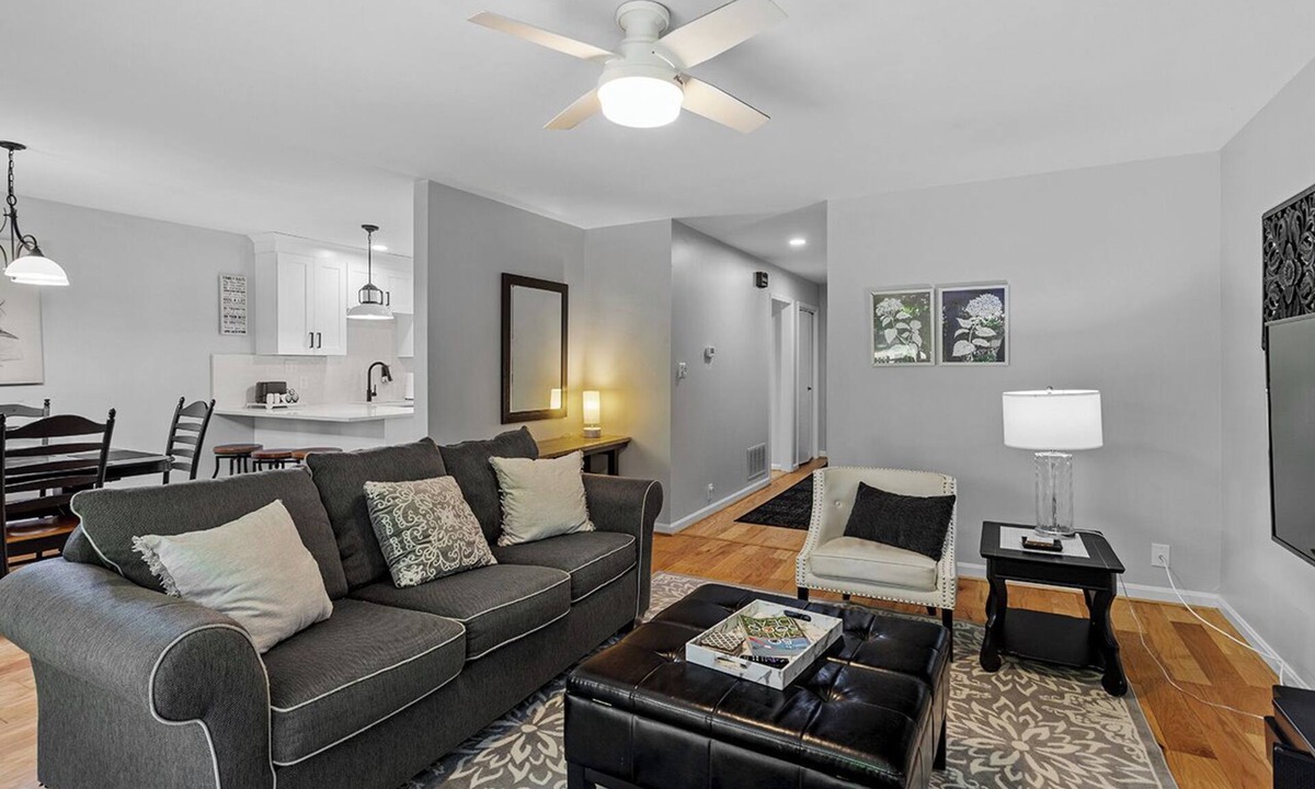 Northwest Raleigh House | Raleigh Retreat close to NCState, DWNTN and Rex