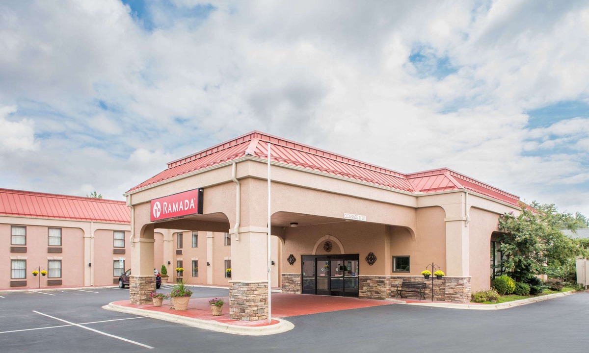 Hendersonville Hotel | Ramada by Wyndham Hendersonville