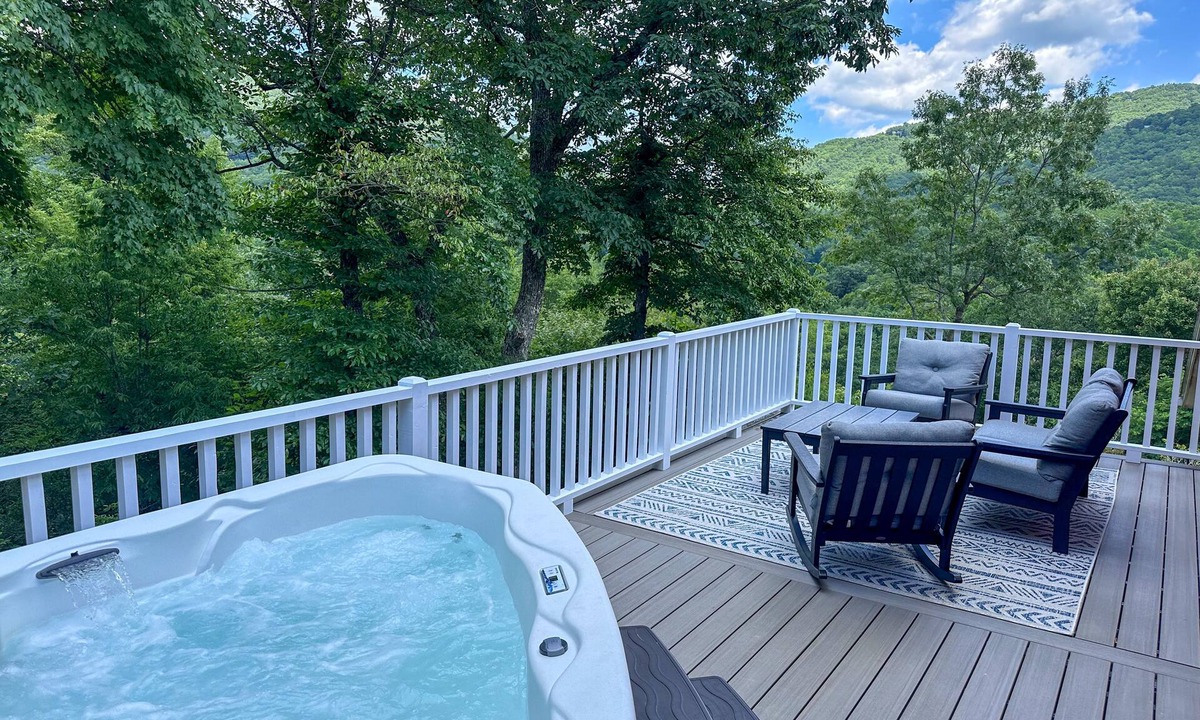 Fairview House | Red Barn Escape: Hot Tub, Fire Pit, Grill - MountainViews Near AVL!