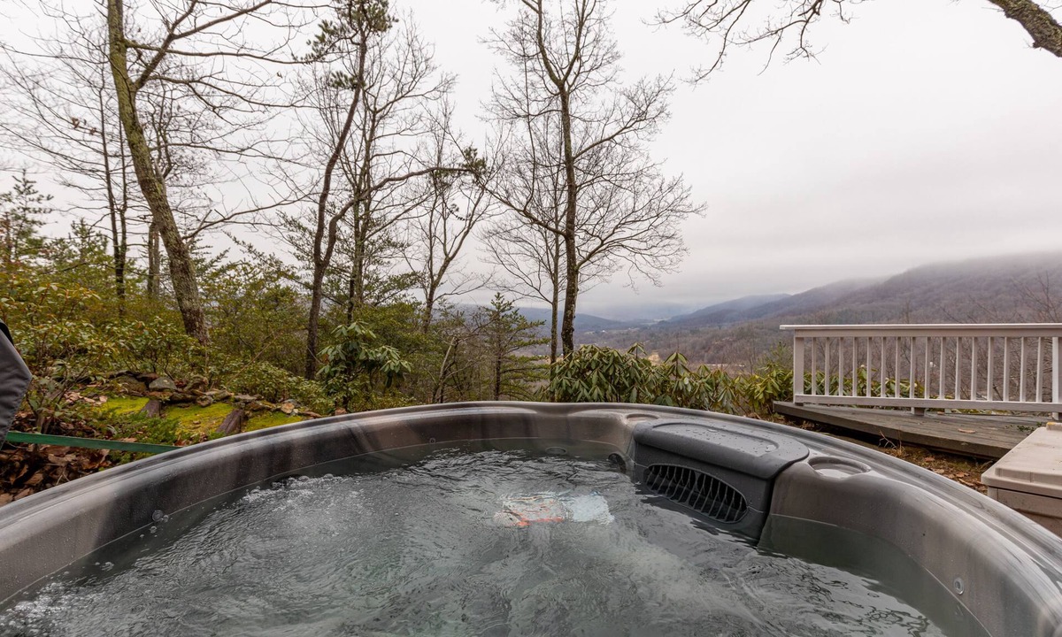 Frank House | Red Mountain Lodge - Sunrise and Sunset Mountain Views, Hot Tub, Pool Table