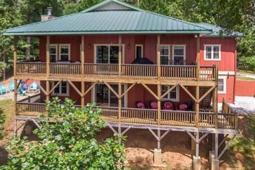 Franklin House | Red Rooster Family Cabin w/Hot Tub+Fire Pit+View