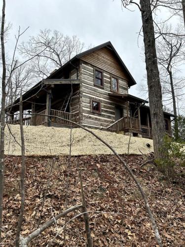 Rutherfordton House | Redesign Wooden Cabin with Jacuzzi and Front Porch in North Carolina