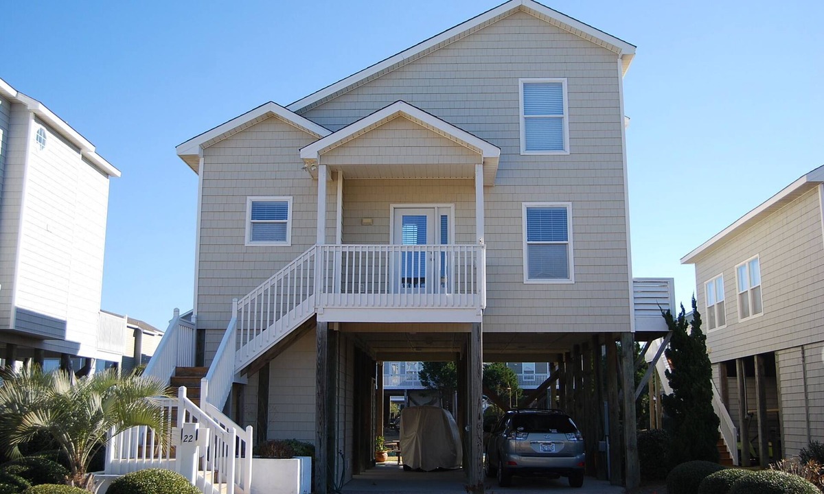 Ocean Isle Beach House | REDUCED RATES FOR AUGUST - 4 Bed IP House on Water-Sleeps 8-EASY BEACH ACCESS