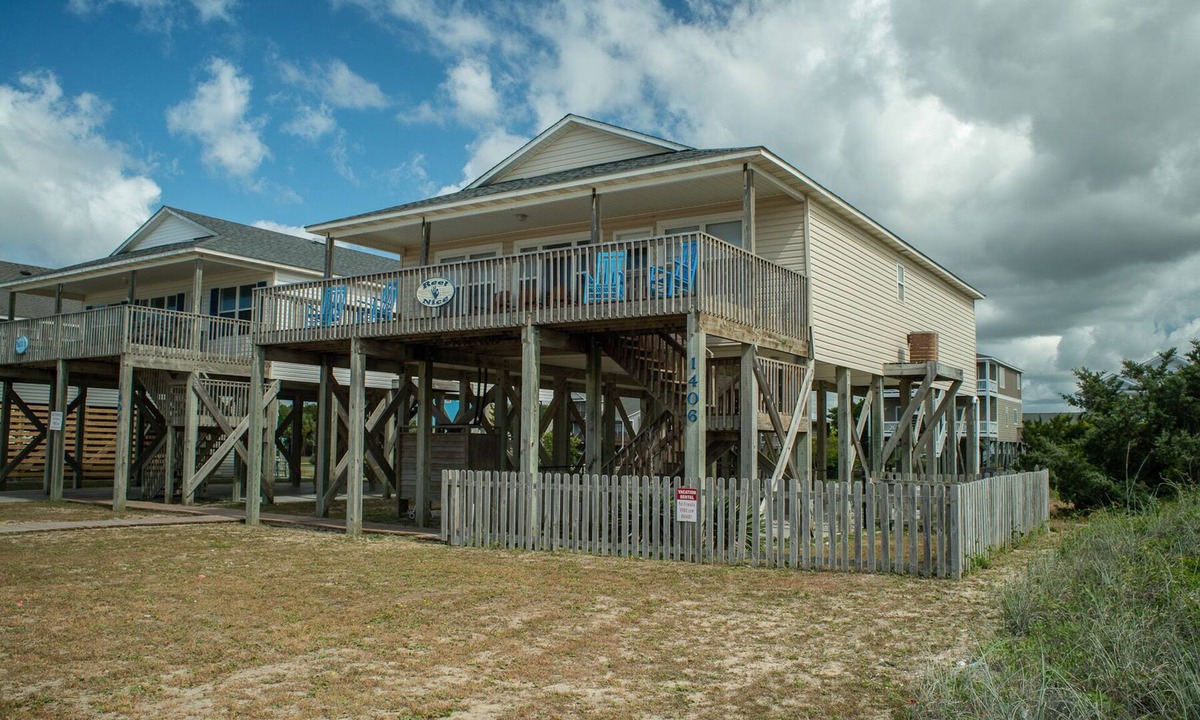 Long Beach House | Reel Nice: 2nd Row Gem, Beach and Pier View from Balcony!