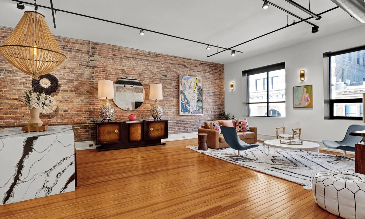 Downtown Wilmington Condo | Refined Historic 2BR/1BA Suite in Prime Downtown Wilmington