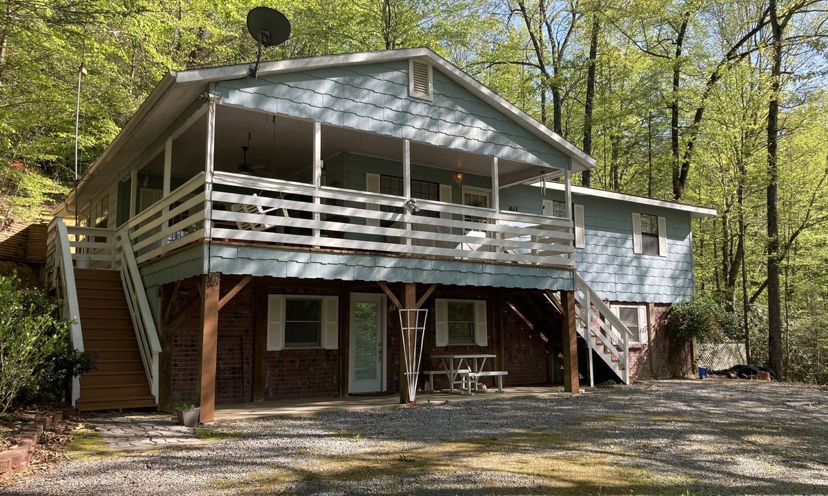 Hendersonville House | Relaxing Home within 20 minutes to Hendersonville or Lake Lure