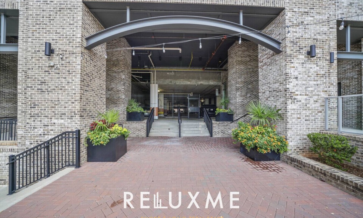 Fourth Ward Condo | Reluxme | Uptown 2BR Condo w/King Beds & Parking