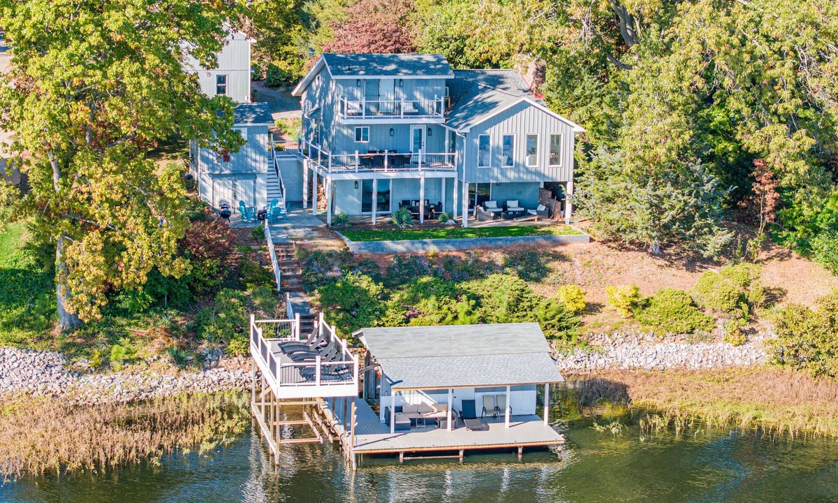 Henrico House | Remodeled Lake Retreat w/expansive main lake views with amazing amenities!