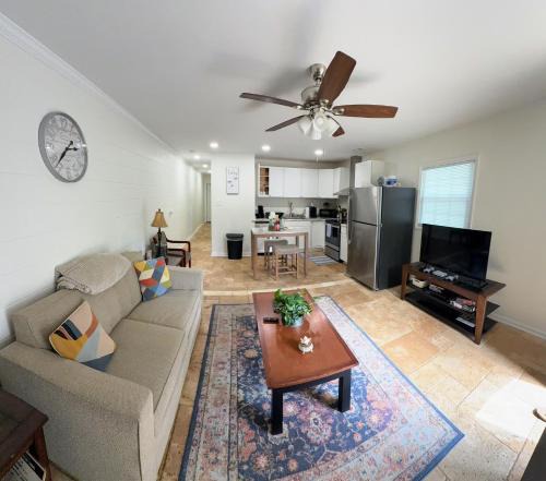Durham House | Renovated 2 Bedroom In Durham! Superhost!