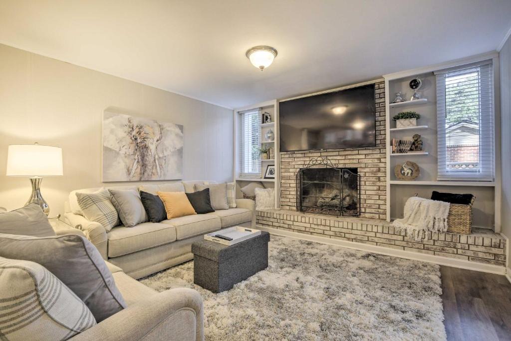 Raleigh House | Renovated Raleigh Retreat w/Patio in North Hills!