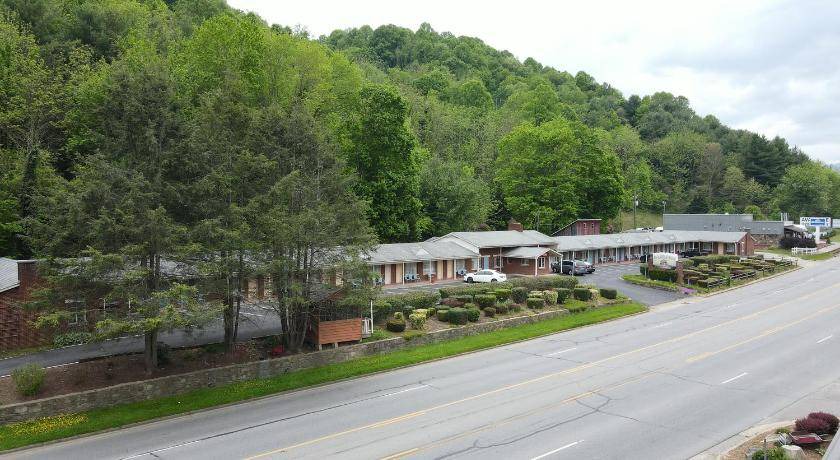 Waynesville Resort | Resort ∙ 4 guests