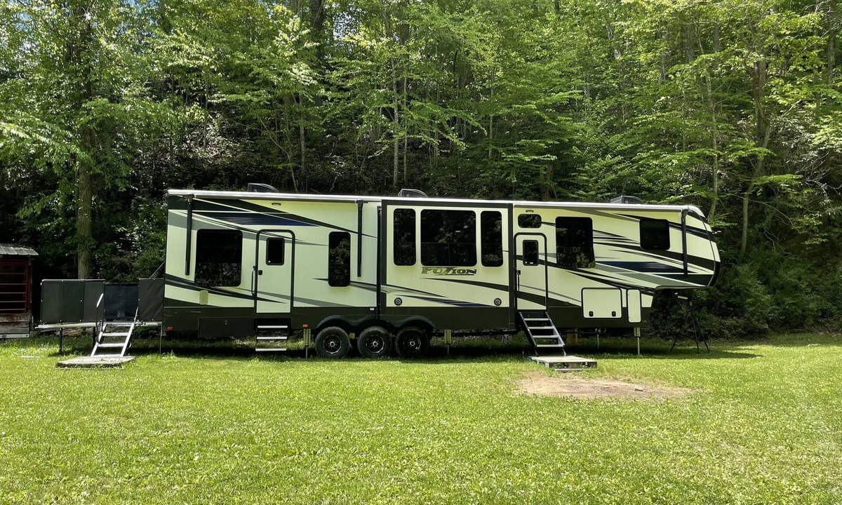 Fairview House | Retreat at Garren Creek (RV)